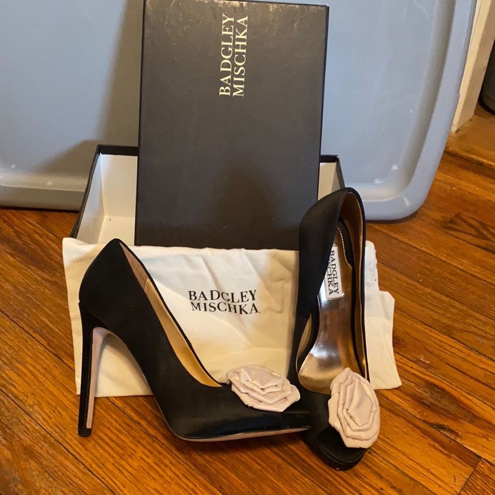 Badgley Mischka pumps size 6